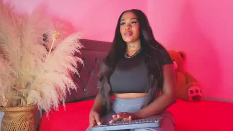 Snapshot of thalyanna_ebony chatting on 05-10-26, 04:06 thalyanna_ebony online show from 05-10-26, 04:06