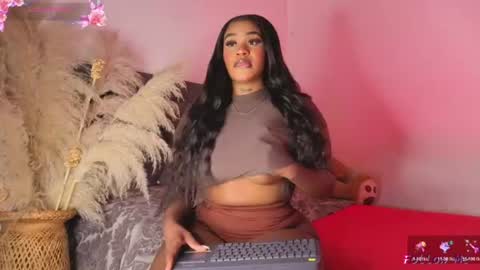 Snapshot of thalyanna_ebony chatting on 06-11-26, 09:24 thalyanna_ebony online show from 06-11-26, 09:24