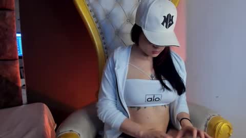 Snapshot of thamara_angells chatting on 11-30-25, 04:44 Thamara online show from 11-30-25, 04:44