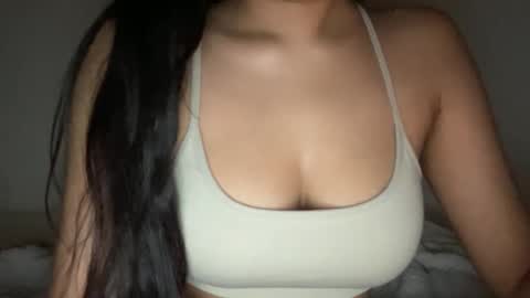 Snapshot of thatgirlmelanie chatting on 02-11-26, 04:28 Melanie online show from 02-11-26, 04:28