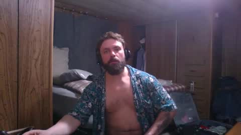 Snapshot of the4stringmotha chatting on 09-14-25, 09:52 BiggerINalaska online show from 09-14-25, 09:52