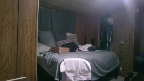 Snapshot of the4stringmotha chatting on 11-18-25, 04:33 BiggerINalaska online show from 11-18-25, 04:33