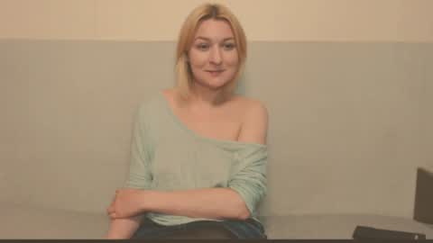 Snapshot of the_basic_instinctt chatting on 06-18-26, 10:14 Eva online show from 06-18-26, 10:14