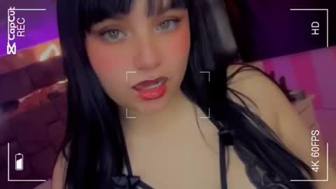 Snapshot of the_cat_girl_ chatting on 10-22-25, 04:29 i am Cat online show from 10-22-25, 04:29