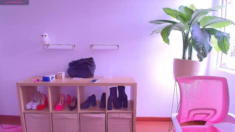 Snapshot of the_cat_girl_ chatting on 11-10-25, 06:40 i am Cat online show from 11-10-25, 06:40