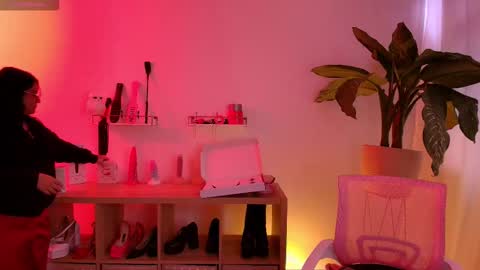 Snapshot of the_cat_girl_ chatting on 11-17-25, 06:03 i am Cat online show from 11-17-25, 06:03