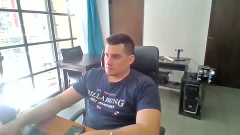 Snapshot of the_dark_knive_ chatting on 10-05-25, 06:17 the_dark_knive_ online show from 10-05-25, 06:17