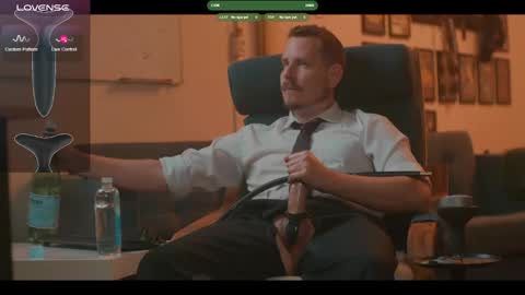 Snapshot of the_dilf chatting on 05-12-26, 05:10 The DILF - online show from 05-12-26, 05:10