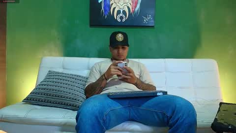 SCOTT  THEO  KAMERON  GENDERSON online show from 11-30-25, 01:04