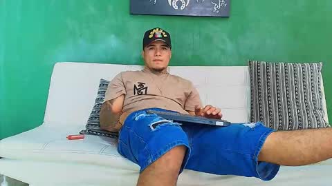 SCOTT  THEO  KAMERON  GENDERSON online show from 02-10-26, 09:08