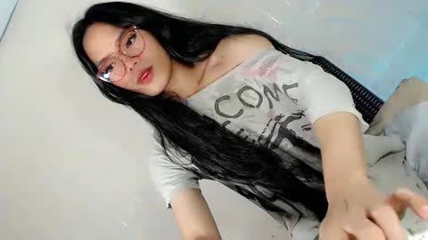 Snapshot of the_horny_bella chatting on 04-18-26, 01:15 the_horny_bella online show from 04-18-26, 01:15