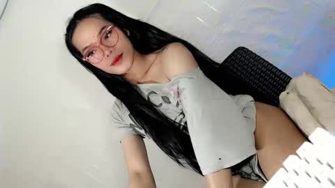 Snapshot of the_horny_bella chatting on 04-21-26, 12:11 the_horny_bella online show from 04-21-26, 12:11