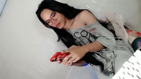 Snapshot of the_horny_bella chatting on 04-24-26, 02:19 the_horny_bella online show from 04-24-26, 02:19