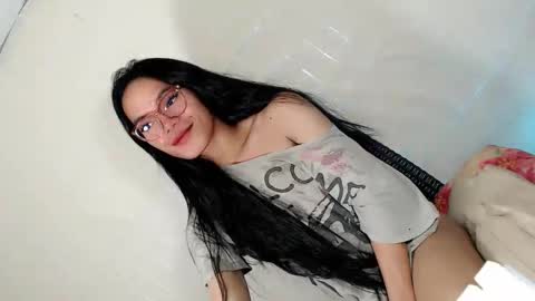Snapshot of the_horny_bella chatting on 05-02-26, 04:12 the_horny_bella online show from 05-02-26, 04:12