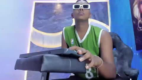 Snapshot of the_hot_boy0 chatting on 11-06-25, 12:28 the_hot_boy0 online show from 11-06-25, 12:28