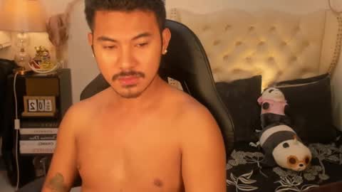 Snapshot of the_killian_jones chatting on 10-09-25, 04:05 ken online show from 10-09-25, 04:05