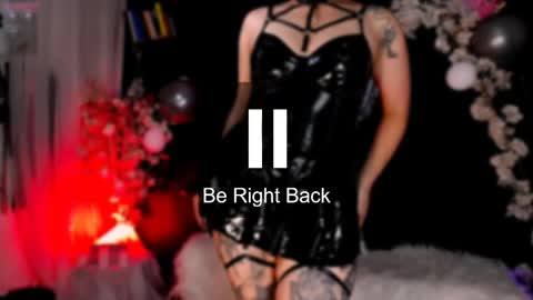 Snapshot of the_kitty_roxy chatting on 05-17-26, 07:17 ... ... online show from 05-17-26, 07:17