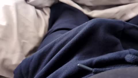 Snapshot of the_one_who_is_small chatting on 12-06-24, 10:16 TheOne online show from 12-06-24, 10:16