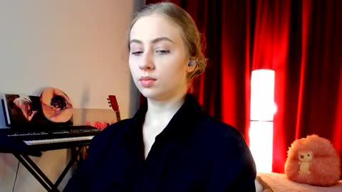 Ally    STREAMING ON TWITCH NOW Check my Twitter for updates online show from 11-06-25, 10:43