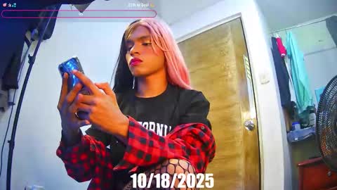 Snapshot of the_velvet_sandra chatting on 10-19-25, 12:22 Sandra 3 online show from 10-19-25, 12:22