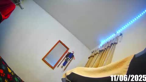 Snapshot of the_velvet_sandra chatting on 11-07-25, 05:29 Sandra 3 online show from 11-07-25, 05:29