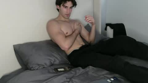 Snapshot of thealecvescari chatting on 06-24-26, 11:42 thealecvescari online show from 06-24-26, 11:42