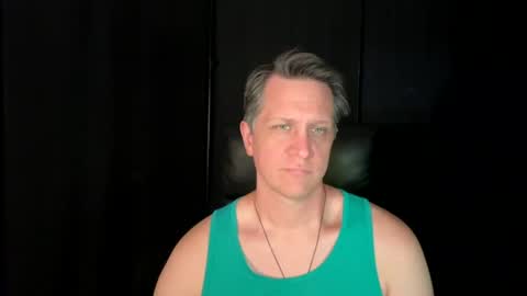 Snapshot of thebatandthecat10 chatting on 06-27-26, 05:51 ISABELLA or MATT online show from 06-27-26, 05:51