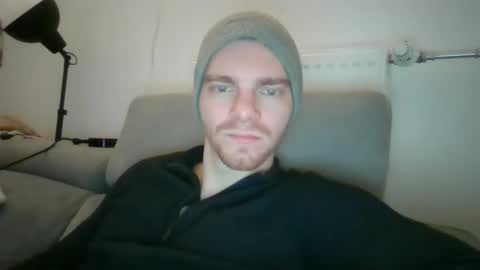 Snapshot of thebatguuy chatting on 12-14-24, 05:14 thebatguuy online show from 12-14-24, 05:14