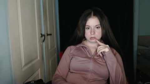 Snapshot of theblackdiamond194588 chatting on 05-18-26, 02:34 raissa online show from 05-18-26, 02:34