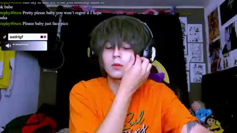 Snapshot of thebluesky_18 chatting on 07-04-26, 10:32 thebluesky_18 online show from 07-04-26, 10:32