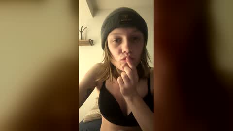 Snapshot of theborderline14 chatting on 02-08-26, 09:13 theborderline14 online show from 02-08-26, 09:13