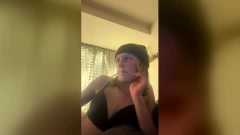 Snapshot of theborderline14 chatting on 02-17-26, 06:43 theborderline14 online show from 02-17-26, 06:43