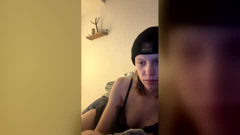 Snapshot of theborderline14 chatting on 02-18-26, 06:20 theborderline14 online show from 02-18-26, 06:20