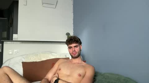 Snapshot of thebrokescholar chatting on 01-14-26, 01:39 Broke Scholar online show from 01-14-26, 01:39