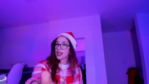 Snapshot of thecosmicgirl chatting on 12-06-24, 12:34 Alicia Alikath  online show from 12-06-24, 12:34