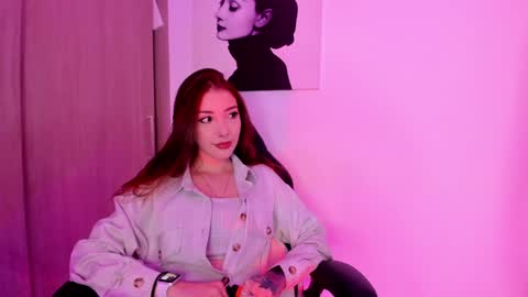Snapshot of thecosmicgirl chatting on 12-11-24, 01:47 Alicia Alikath  online show from 12-11-24, 01:47