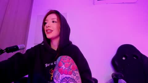 Snapshot of thecosmicgirl chatting on 01-11-25, 12:22 Alicia Alikath  online show from 01-11-25, 12:22