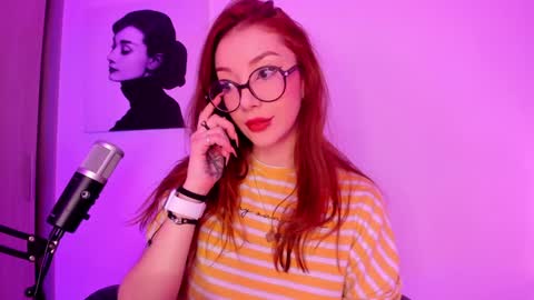Snapshot of thecosmicgirl chatting on 01-22-25, 01:53 Alicia Alikath  online show from 01-22-25, 01:53