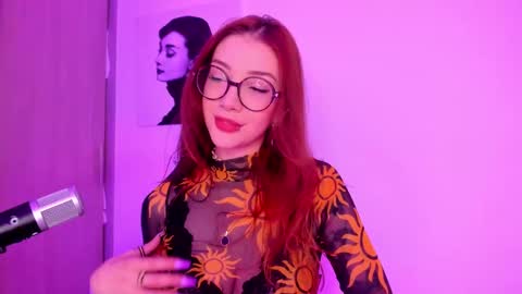 Snapshot of thecosmicgirl chatting on 02-12-25, 12:27 Alicia Alikath  online show from 02-12-25, 12:27