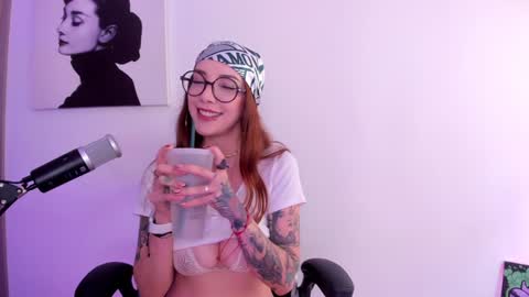 Snapshot of thecosmicgirl chatting on 03-11-25, 05:46 Alicia Alikath  online show from 03-11-25, 05:46