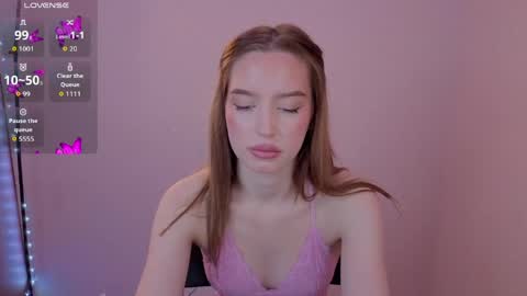 Snapshot of thecutienatura chatting on 04-27-26, 07:12 Olivia online show from 04-27-26, 07:12