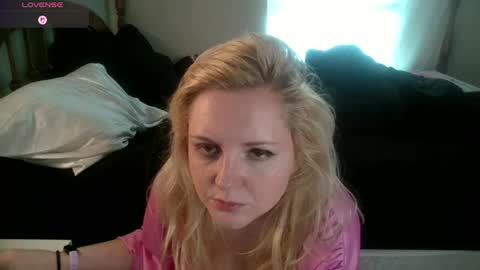 Snapshot of thedancingalien chatting on 06-24-26, 10:09 Kassandra Grant online show from 06-24-26, 10:09