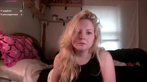 Snapshot of thedancingalien chatting on 07-12-26, 08:00 Kassandra Grant online show from 07-12-26, 08:00