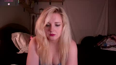 Snapshot of thedancingalien chatting on 07-14-26, 03:44 Kassandra Grant online show from 07-14-26, 03:44
