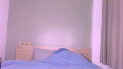 Yolanda online show from 06-12-26, 01:48