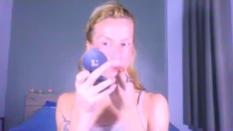 Yolanda online show from 06-15-26, 02:03