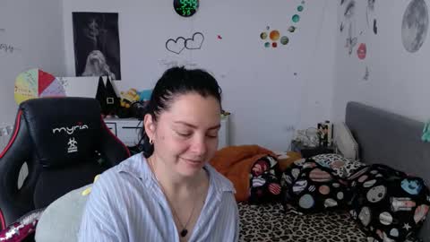 Snapshot of thefarmergirl chatting on 05-15-26, 06:53 TheFarmergirl online show from 05-15-26, 06:53