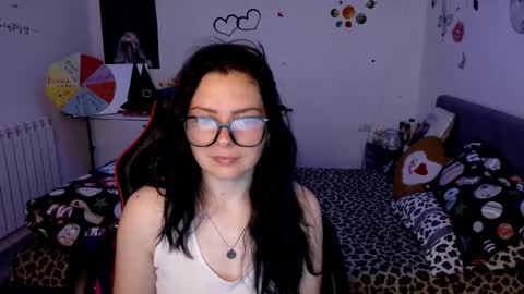 Snapshot of thefarmergirl chatting on 05-24-26, 06:35 TheFarmergirl online show from 05-24-26, 06:35