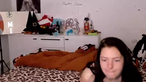 Snapshot of thefarmergirl chatting on 06-17-26, 04:37 TheFarmergirl online show from 06-17-26, 04:37