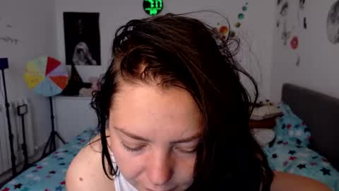 Snapshot of thefarmergirl chatting on 06-23-26, 04:21 TheFarmergirl online show from 06-23-26, 04:21